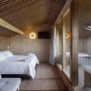 Escapada con Jacuzzi en Cabañitas del Bosque: Pallales de Albeida con Acceso a Spa Spasinho (Outes, A Coruña) - De domingo a jueves