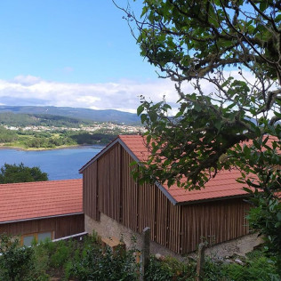 Escapada con Jacuzzi en Cabañitas del Bosque: Pallales de Albeida con Acceso a Spa Spasinho (Outes, A Coruña) - De domingo a jueves
