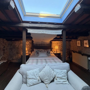Escapada con Desayuno en Mas Cal Sastre: Habitación Fredulic, Moixina, Ciureny o La Carlet (Sant Hilari Sacalm, Girona)