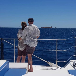 Excursión en Catamarán a Cala Blanca con Moto de Agua, Baño y Comida (Jávea, Alicante)