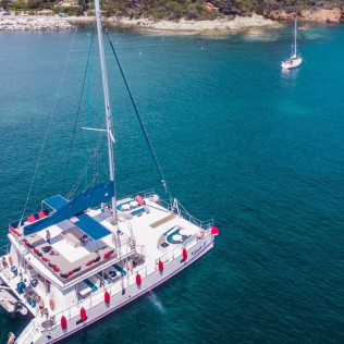 Excursión en Catamarán a Cala Blanca con Moto de Agua, Baño y Comida (Jávea, Alicante)