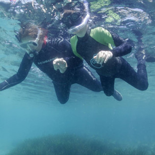 Ruta Guiada de Snorkel con Oceanógrafas (Les Tres Cales, Tarragona)
