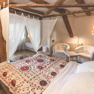 Escapada en Habitación o Cabaña con Cena y Masaje en Masia Rural Can Caponet (Lliçà d'Amunt, Barcelona)
