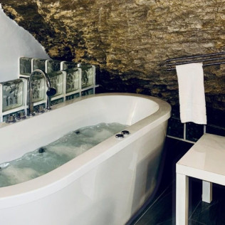 Escapada de 2 Noches en Suite Cueva con Bañera de Hidromasaje en Setenil Rural (Setenil de las Bodegas, Cádiz)