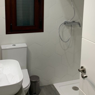 Escapada de 2 Noches en Suite Cueva con Bañera de Hidromasaje en Setenil Rural (Setenil de las Bodegas, Cádiz)