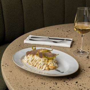 Menú Especial Aladinia: Comida o Cena para dos en Casa de Comidas Rafa Zafra del NH Collection Madrid Eurobuilding 4* (Madrid) 