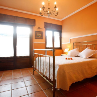 Escapada de 2 Noches con Desayuno en Casa Felisa (Santa Eulalia de Gállego, Zaragoza)