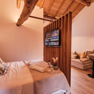 Escapada de 1 o 2 Noches con Visita a Bodega y Cata de Vinos para dos en Casa Grande de Covas (Taboada, Lugo)