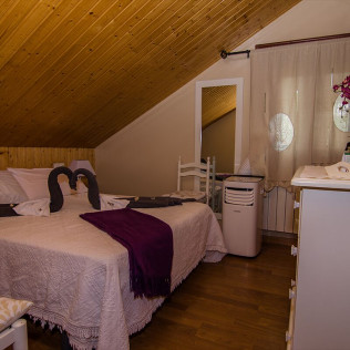 Escapada con Opción a Bañera de Hidromasaje en Casa Rural Os Carballos (Barro, Pontevedra)