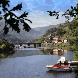 Escapada en Casa Grande de Rosende y Visita a Adegas Condado de Sequeiras de Ribeira Sacra con Cata de Vinos (Lugo) 