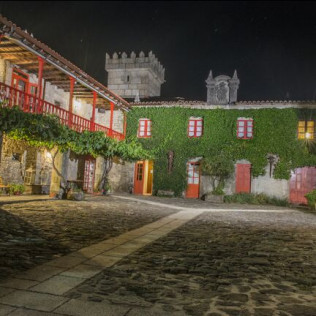 Escapada en Casa Grande de Rosende y Visita a Adegas Condado de Sequeiras de Ribeira Sacra con Cata de Vinos (Lugo) 