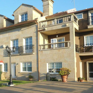 Escapada de 2 Noches con Desayuno en Casa Mariñeira Lourdes (Cambados, Pontevedra)