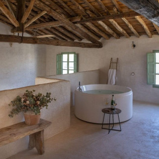 Escapada de 2 Noches con Jacuzzi en La Casita del Churrero (Castillo de Bayuela, Toledo)