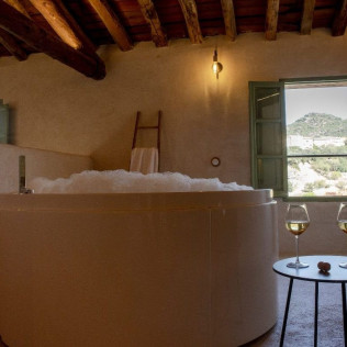 Escapada de 2 Noches con Jacuzzi en La Casita del Churrero (Castillo de Bayuela, Toledo)