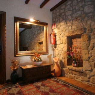 Escapada en Habitación Superior con Bañera de Hidromasaje en Casa Rural Posada El Solar 3* (Galizano, Cantabria)