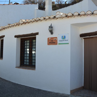 Escapada de 1 o 2 Noches con Cena en Vivienda Turística Casas Cueva el Mirador de Orce (Orce, Granada)