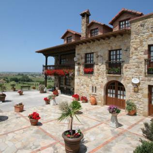 Escapada con Bañera de Hidromasaje en Casa Rural Posada El Solar 3* (Galizano, Cantabria)