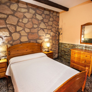 Escapada de 2 Noches con Spa en Habitación Doble o Suite de Casas Rurales Benarum (Mecina Bombarón, Granada)