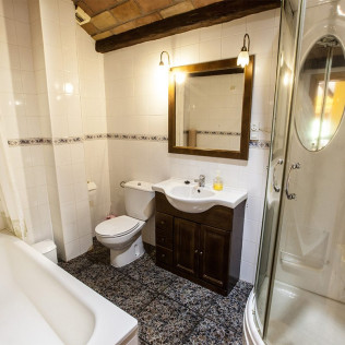 Escapada de 2 Noches en Habitación Doble o Suite con Spa y Masaje en Casas Rurales Benarum (Mecina Bombarón, Granada)