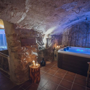 Escapada con Spa Privado y Cena en Castell de l'Aguda (Lleida)