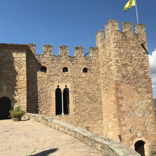 Visita al Castillo de Montsonís y Cata de Vinos para dos (Lleida)