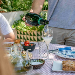Desayuno en el Jardín, Visita y Cata para dos en Cava Rovellats (Barcelona)