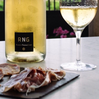 Visita a Bodega con Cata de Vinos e Ibéricos en Caves Nadal (Torrelavit, Barcelona)