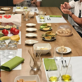 Cata Gourmet de Aceite de Oliva Virgen Extra en Oleoteca Alma de AOVE (Madrid)