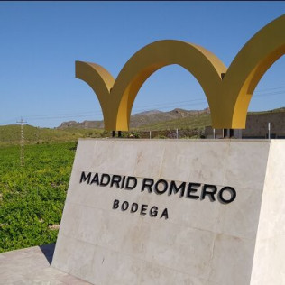 Visita a Bodega Madrid Romero con Cata de 5 Vinos y Circuito Termal para dos en Lohega Spa (Murcia)