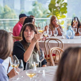 Visita a Bodegas Vionta con Cata de Vinos y Quesos para dos (Meaño, Pontevedra)