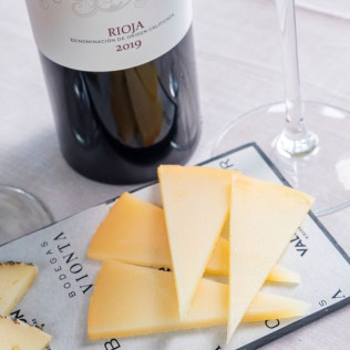 Visita a Bodegas Vionta con Cata de Vinos y Quesos para dos (Meaño, Pontevedra)