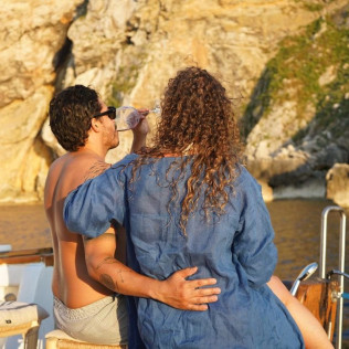 Salida Privada en Barco con Cata de Vinos por las Illes Medes (L’Estartit, Girona)