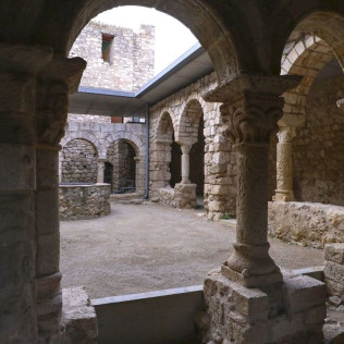 Visita a la Bodega El Jardí dels Sentits y Cata de Vinos en un Claustro Románico Milenario para dos (Sant Sebastià dels Gorgs, Barcelona)