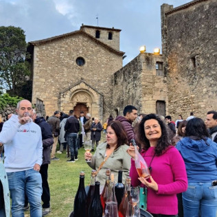 Visita a la Bodega El Jardí dels Sentits y Cata de Vinos en un Claustro Románico Milenario para dos (Sant Sebastià dels Gorgs, Barcelona)