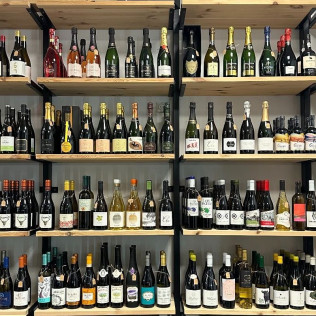 Cata de Vinos con Maridaje de Tapas en Vinópatas (Sevilla)