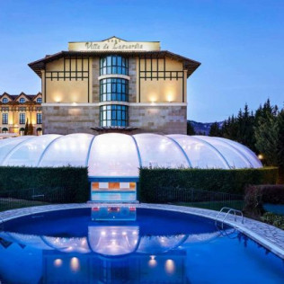 Visita a Bodegas Manzanos Haro con Cata de Vinos y Aperitivo y Circuito Spa para dos en Silken Villa de Laguardia 4* (La Rioja y Álava)