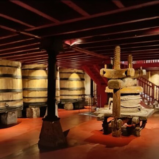 Visita a Bodegas Manzanos Haro con Cata de Vinos y Aperitivo y Circuito Spa para dos en Silken Villa de Laguardia 4* (La Rioja y Álava)