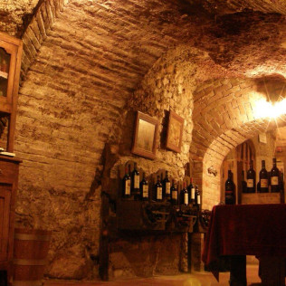 Visita Teatralizada a Bodega, Degustación de Ibéricos y Cata Maridaje (Burgos)