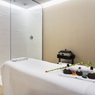 Desayuno, Circuito Spa y Masaje en Hotel Catalonia Santa Justa 4* (Sevilla)