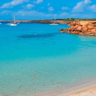 Paseo en Catamarán y Comida con Paradas para Nadar en Cala Saona e Illetas (Formentera)