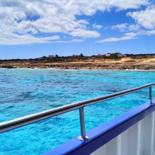 Paseo en Catamarán y Comida con Paradas para Nadar en Cala Saona e Illetas (Formentera)