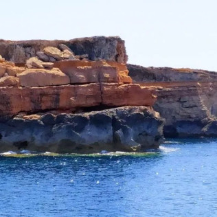 Paseo en Catamarán y Comida con Paradas para Nadar en Cala Saona e Illetas (Formentera)