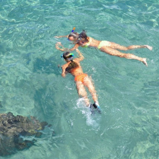 Excursión en Catamarán a la Playa de Ses Illetes con Baño y Bebidas (Mallorca)