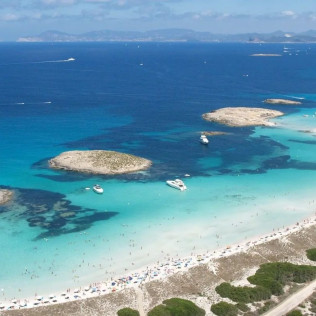Excursión en Catamarán a la Playa de Ses Illetes con Baño y Bebidas (Mallorca)