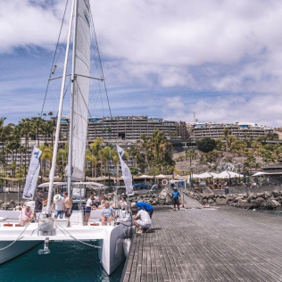 Salida en Catamarán Stingray con Comida, Actividades Acuáticas y Bebida Ilimitada (Puerto de Mogán, Las Palmas)