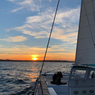 Puesta de Sol en Catamarán con Copa de Cava (Valencia)