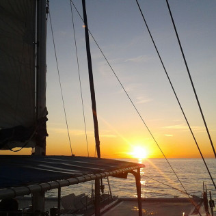 Puesta de Sol en Catamarán con Copa de Cava (Valencia)