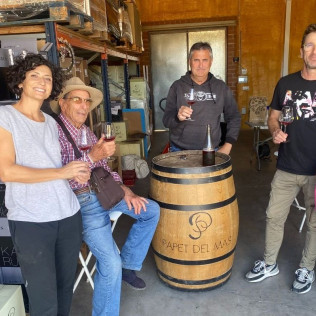 Cata de Cavas y Vinos con Aperitivo y Maridaje de Quesos opcional para dos en Papet del Mas (Font-Rubí, Barcelona)