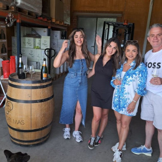 Cata de Cavas y Vinos con Aperitivo y Maridaje de Quesos opcional para dos en Papet del Mas (Font-Rubí, Barcelona)