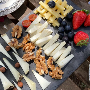 Visita a Bodega con Cata de Cavas y Degustación de Quesos en Vila Morgades (Castellví de la Marca, Barcelona)